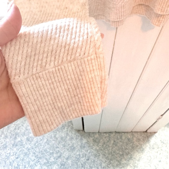 Aerie Cream Colour Sweater, Size Medium, Wide Neck and Cropped Fit - Picture 4 of 6